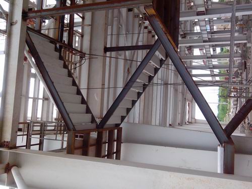 廠房?jī)?nèi)部